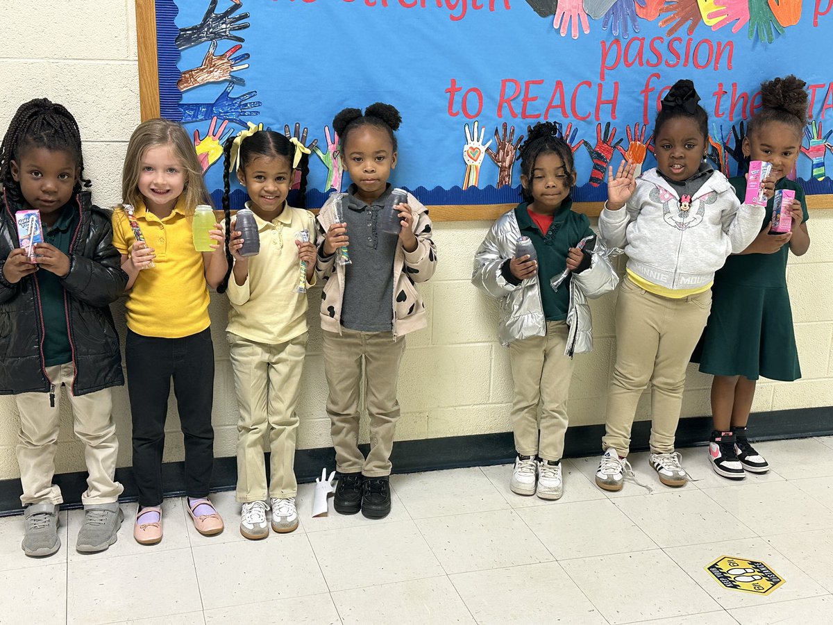 Congrats to our February green light club members. These students continued to show their Tiger pride all month long and maintained all greens and blue.