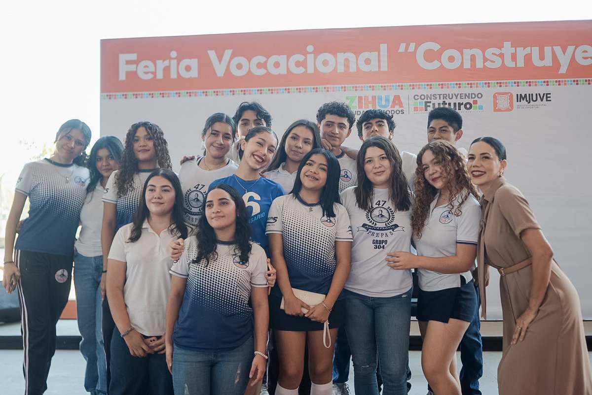 A través del IMJUVE, llevamos a cabo la feria vocacional Construye tu Futuro, un espacio clave donde los estudiantes pudieron descubrir nuevas oportunidades, recibir orientación y conocer la oferta educativa de diversas universidades, tanto locales como de otros estados.