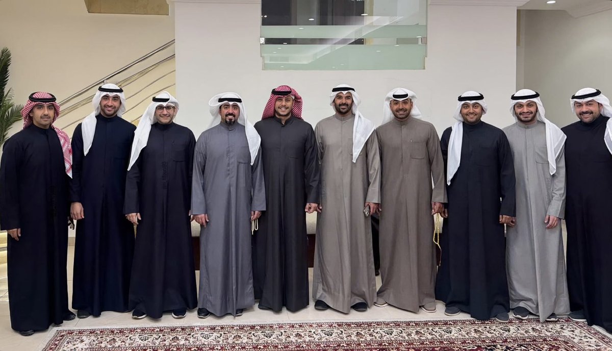 أستقبل ديوان الريش يوم الأربعاء المهنئين بشهر رمضان المبارك
جانب من الحضور من ضمنهم : 
سعادة الدكتور نورلان توقوبايف سفير جمهورية قيرغيزستان والمستشار السياسي السيد الكسندر ميتوف في السفارة الامريكية في الكويت
أعاده الله علينا وعليكم باليمن والبركات