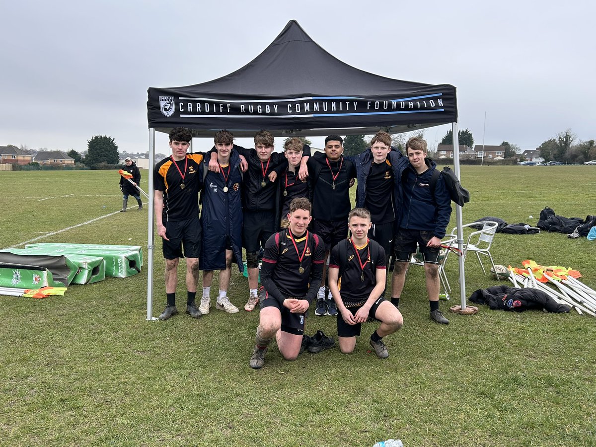 CRugbyCommunity's tweet photo. Vale Sevens Day 4 Year 10s today and we had @PencoedtreHS taking the plate🍽️ then in the final we saw @strichardgwynpe play in a great final against @CowbridgeCompPE which saw Cowbridge come out on top 🏆 https://t.co/F7vFOWOCqI
