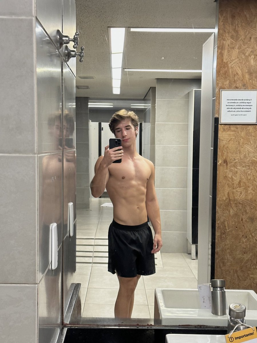 n aguento mais treinar nessa academia imunda insalubre