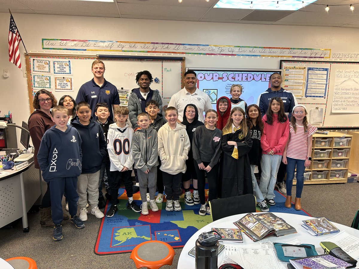 UNC Football players Read Across America <a href="/B2BBulldogs/">University Schools</a>. The more you read the more you know📚🏈📚