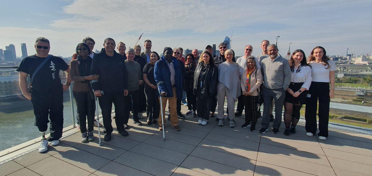 Proactive tweet media