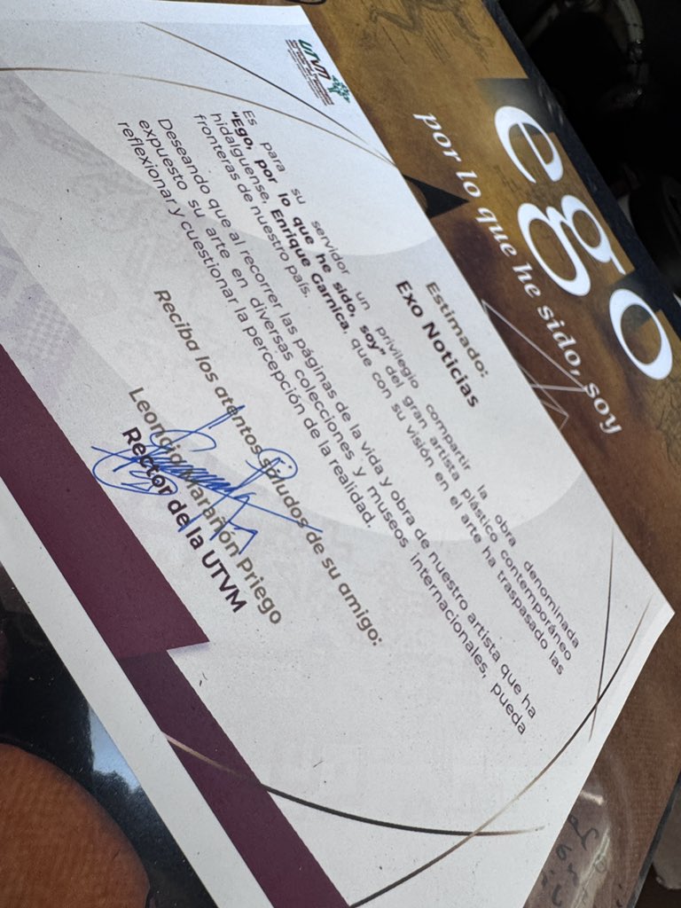 ErickBtz_ENH's tweet photo. Agradezco al Dr. Leoncio Marañón Priego, rector de la Universidad Tecnológica del Valle del Mezquital #UTVM @UTVMoficial, por el obsequio de la obra“Ego, por lo que he sido, soy”, del  artista hidalguense Enrique Garnica. https://t.co/qwPXCzHjSP