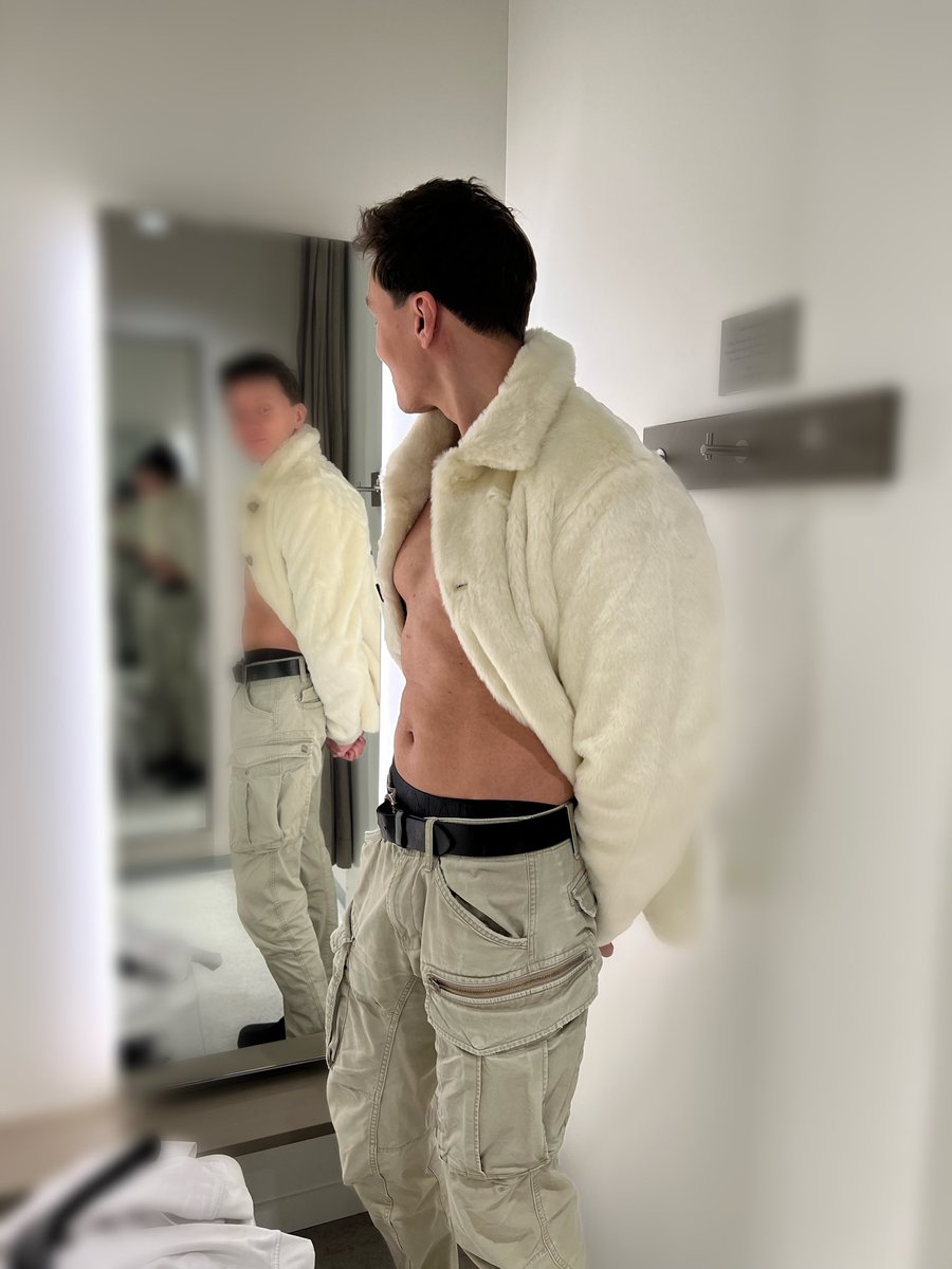 CruelDomAlex's tweet photo. Looking at the mirrow and realizing I wasn’t made to earn, but to receive for granted. Money flows to me as easily as it leaves you. Worship or walk away—I don’t care, I’m always on top 💪🏼😎 https://t.co/bqvSIbSM2L
