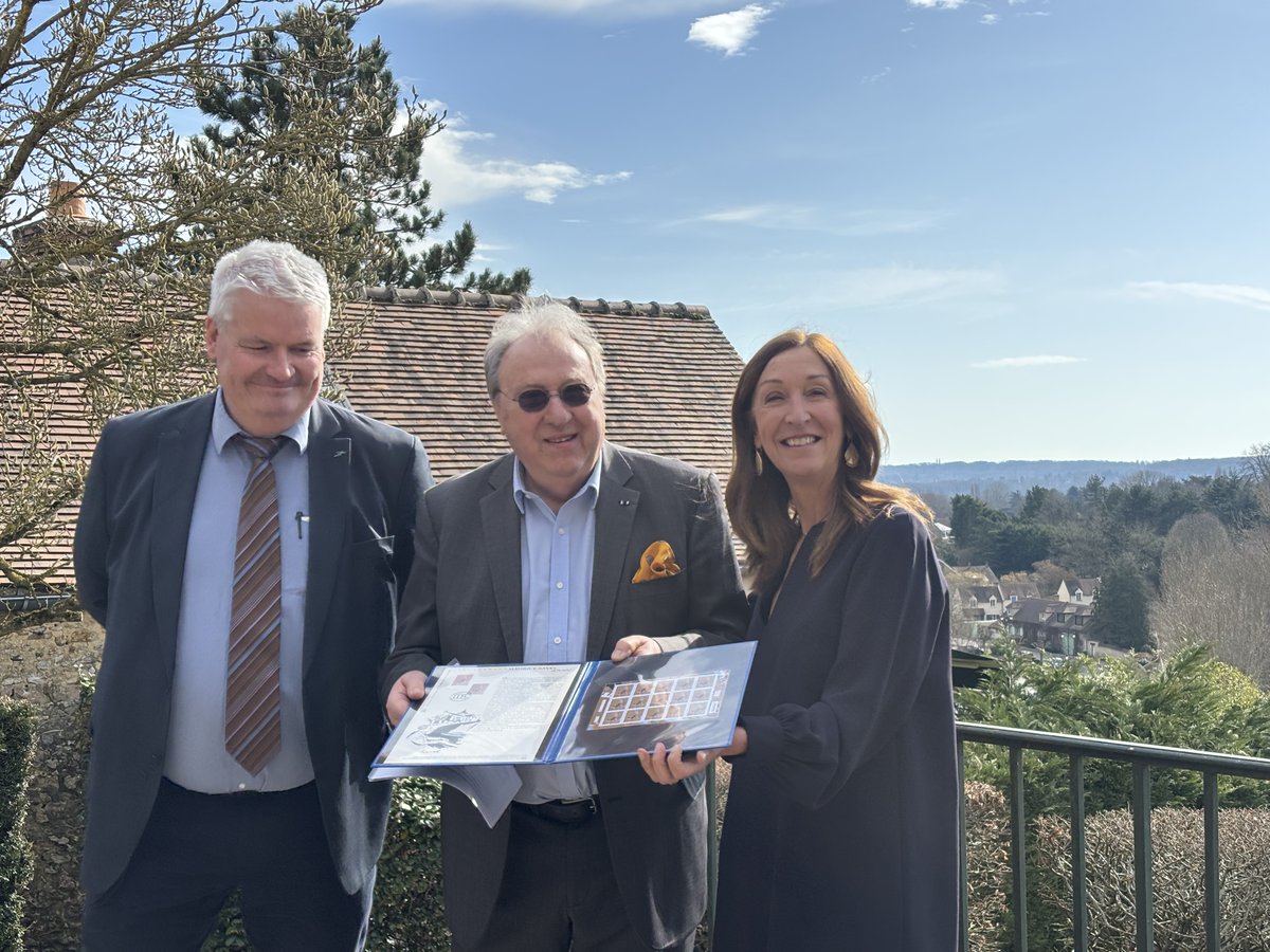 Vous avez encore jusqu'à demain pour découvrir en avant-première le #timbre Maurice Ravel à 📍MONTFORT-L'AMAURY (78).
RDV à #LaPoste, 13 place Robert Brault ⌚️demain samedi de 9h à 12h