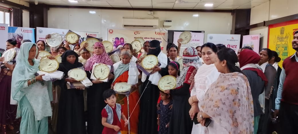 Richachandra16's tweet photo. #InternationalWomensDay
#IWD2025
#WomenEmpowermentIndia
#NariShakti Felicitation of Women leaders in collaboration with 181 and Mission Shakti at Lucknow today, saluting their tireless struggle for an equal world!! @VigyanF @UPMahilaKalyan https://t.co/TH70Dq7Nq3