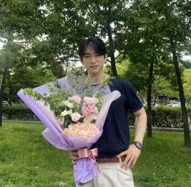nyeonggj's tweet photo. first date                              6 years relationship https://t.co/84GZUcni3r
