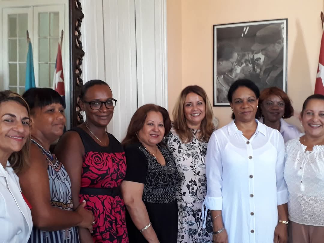 Felicidades a las mujeres cubanas este día y todos los días con sus noches. En esta vida y en todas las vidas. #Cuba 🇨🇺