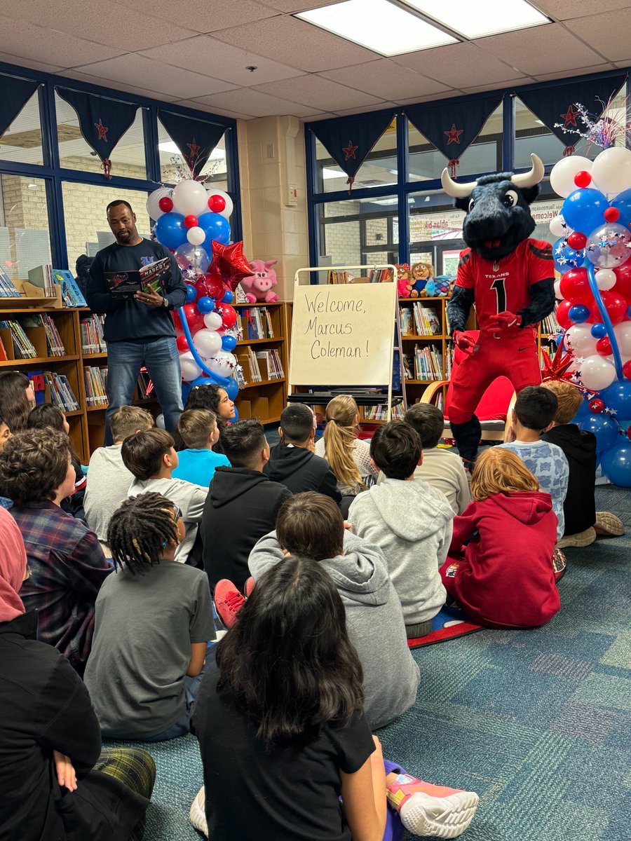 .<a href="/TexansTORO1/">TORO 🐃</a> y Marcus Coleman visitaron estudiantes en San Antonio para celebrar Read Across America Week!