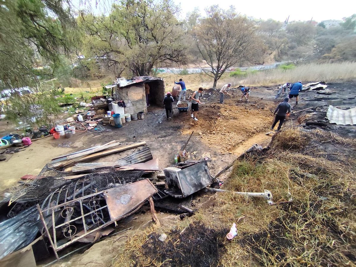 periferia2's tweet photo. YOSELIN MENDOZA APOYA DE FORMA SOLIDARIA A FAMILIA QUE PERDIÓ VIVIENDA POR INCENDIO
https://t.co/7eXgZqtGm5 https://t.co/cGhxsxRtqW