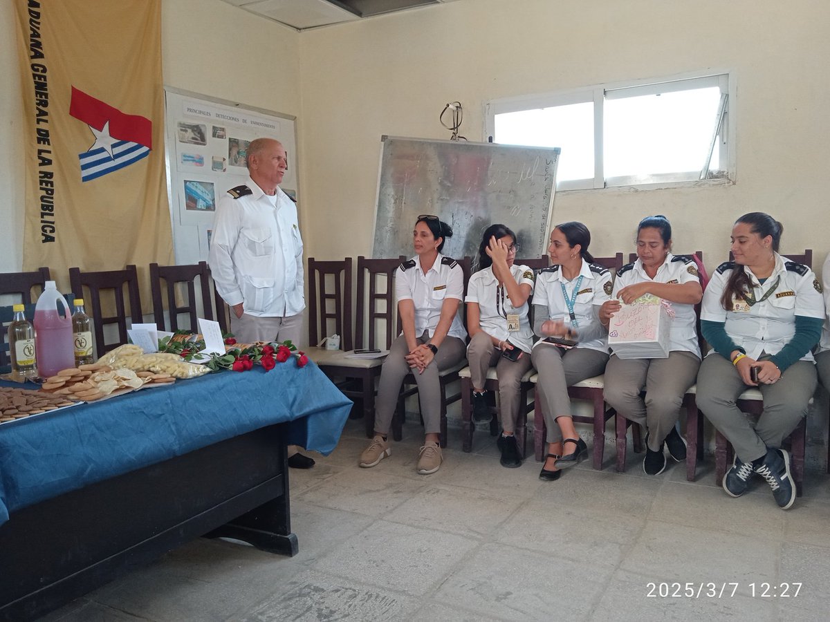 ReinaldoOr38748's tweet photo. Se realiza en la #AduanaVillaClara la actividad por el 8 de Marzo día de la Mujer haciéndolo  extensivo a todas las Mujeres en la  #AduanadeCuba . Muchas felicidades. https://t.co/AHyfVUyuRG