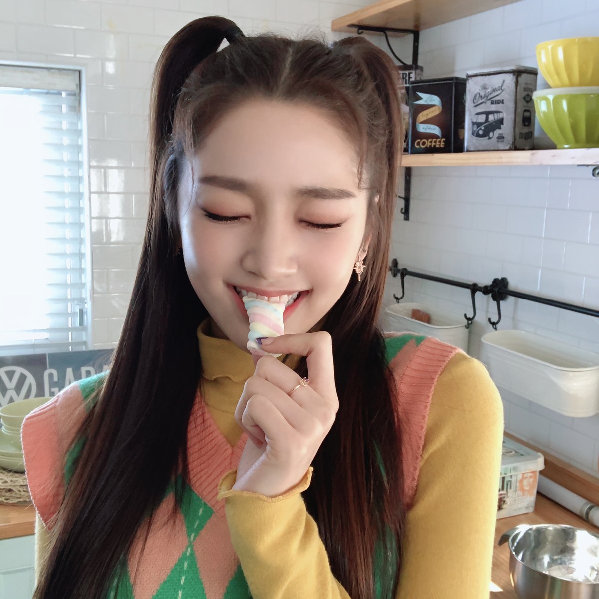 wsoeunpics's tweet photo. • #Weeekly #위클리 #박소은 #ParkSoeun https://t.co/9Z82pifzHP