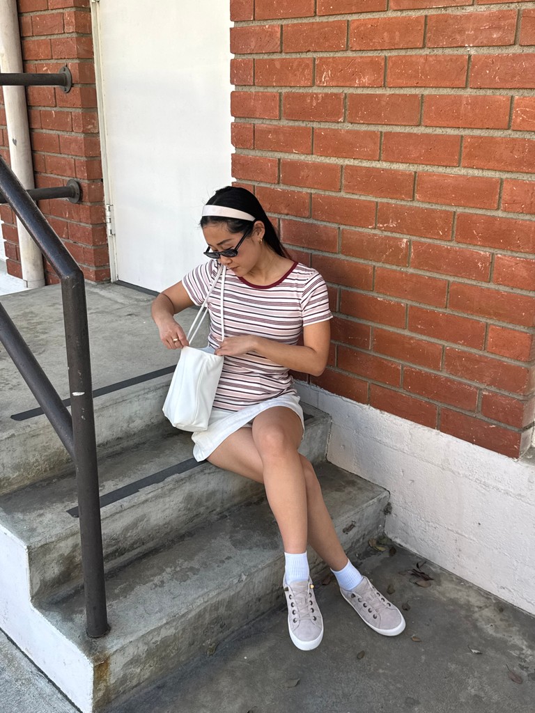 jambufootwear's tweet image. Stepping into spring with the Chloe sneaks - the only shoes you’ll need for those sunny days ahead. 🌸 Available now at l8r.it/wNFp

#ChloeSneakers #SpringShoes #TaupeShoes #ComfortableShoes #JambuShoes #EverydayShoes #ShopNow #PremiumLeather