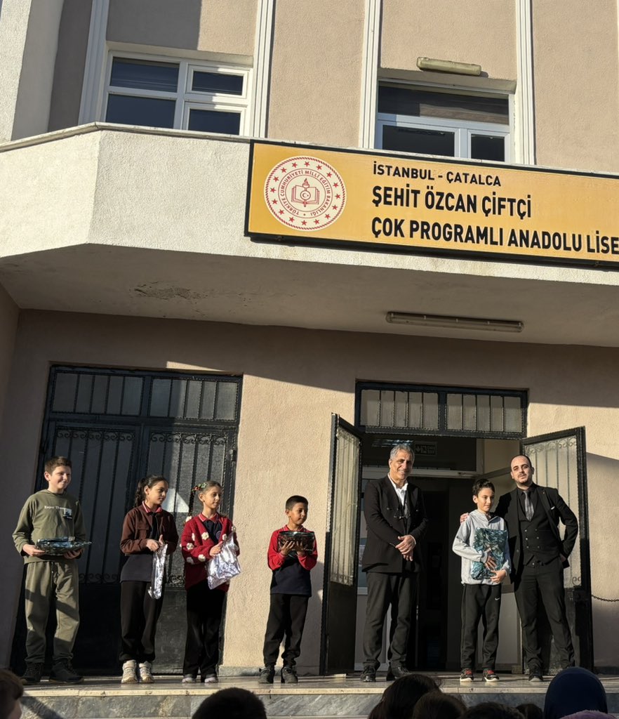 Dilimizin Zenginlikleri Projesi kapsamında yapılan Atasözleri ve Deyimler Resimleme Yarışması ve 18 Mart Çanakkale Şehitlerini Anma Haftası ile ilgili şiir yarışmasında dereceye girmiş öğrencilerimizi tebrik eder, başarılarının devamını dileriz. 🌸

<a href="/catalca_mem/">Çatalca İlçe Millî Eğitim Müdürlüğü</a>