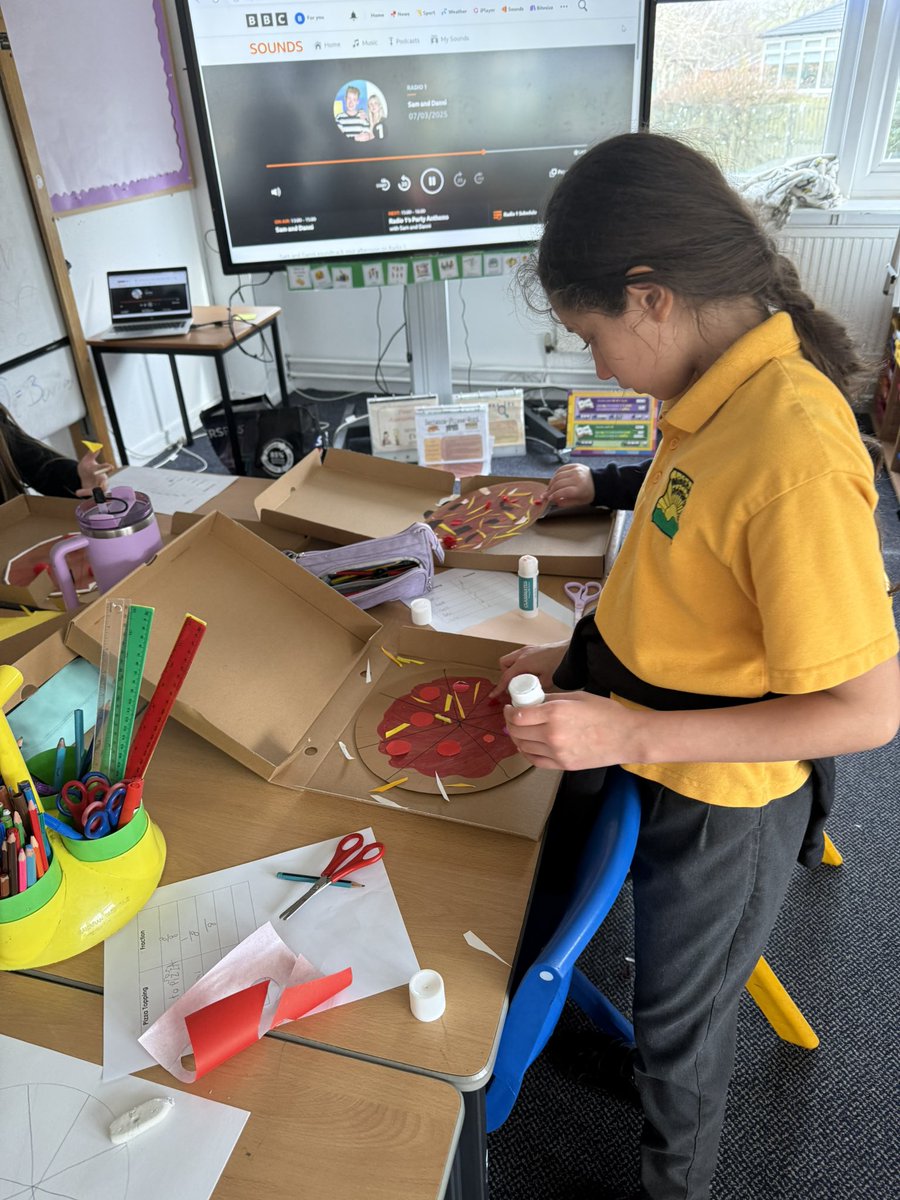 minishant_ps's tweet image. Class 2 had a blast making fraction pizzas today! They picked their toppings and worked out the fractions for each slice. Big thanks to Lido Prestwick for donating the pizza boxes—made the experience even more fun! #MathsInAction #FractionsAreFun