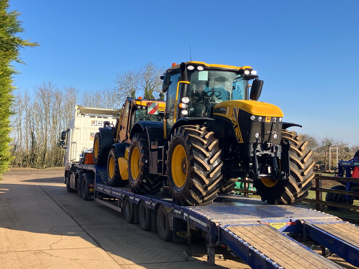 OliverLandpower's tweet photo. Double delivery! A new @JCBAgriculture Fastrac 4220 & TM320S delivered to a local customer this week. #oliverlandpower #25reg https://t.co/JgjfY5vBlx