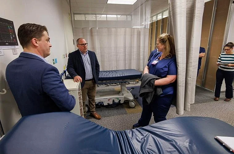 Jeremy Bartz, Marcus Terry, &amp; Andrew Pardue are collaborating with employees from <a href="/RoperStFrancis/">Roper St. Francis Healthcare</a> to refine the design of the new Roper Hospital Medical Campus in South Carolina.

Read how they're improving employee satisfaction: bit.ly/4i5tckZ
📸 : Grace Beahm Alford