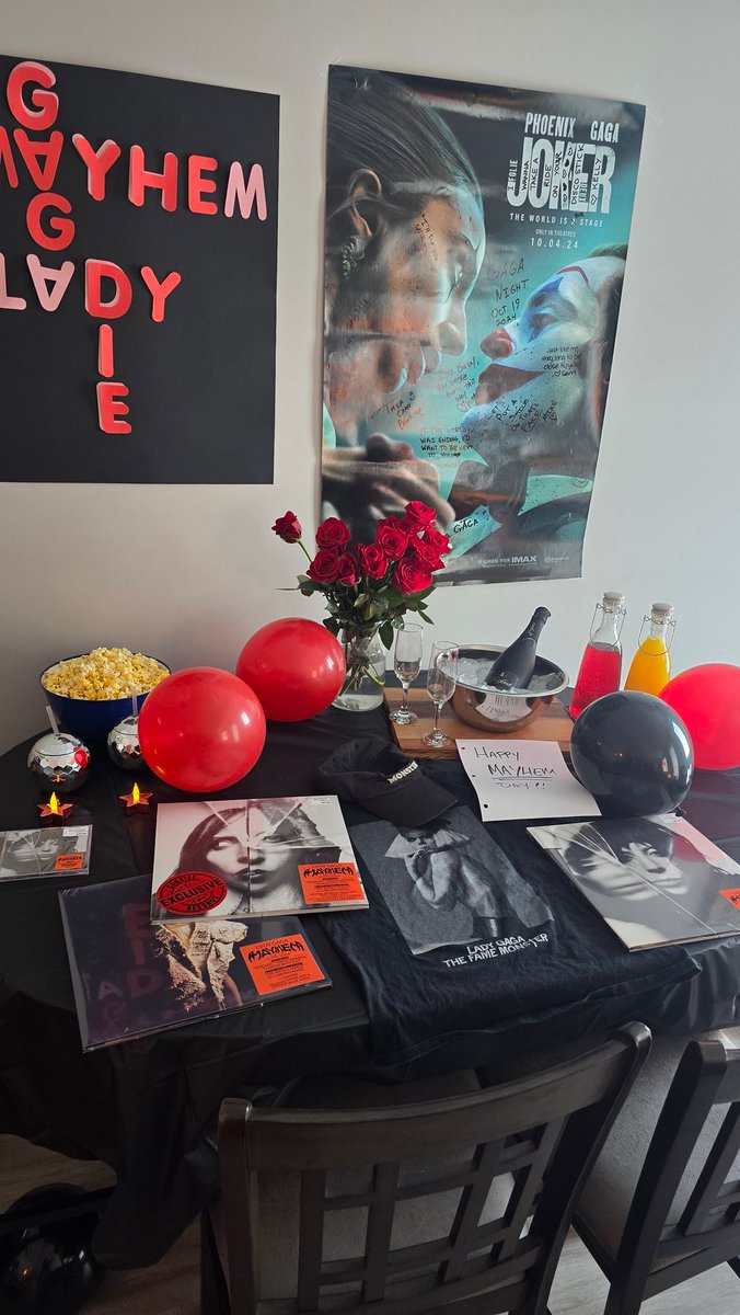 TylerCarrFM's tweet image. My finacè had a surprise MAYHEM partying waiting at home 💕😭 I'm so excited!!!!