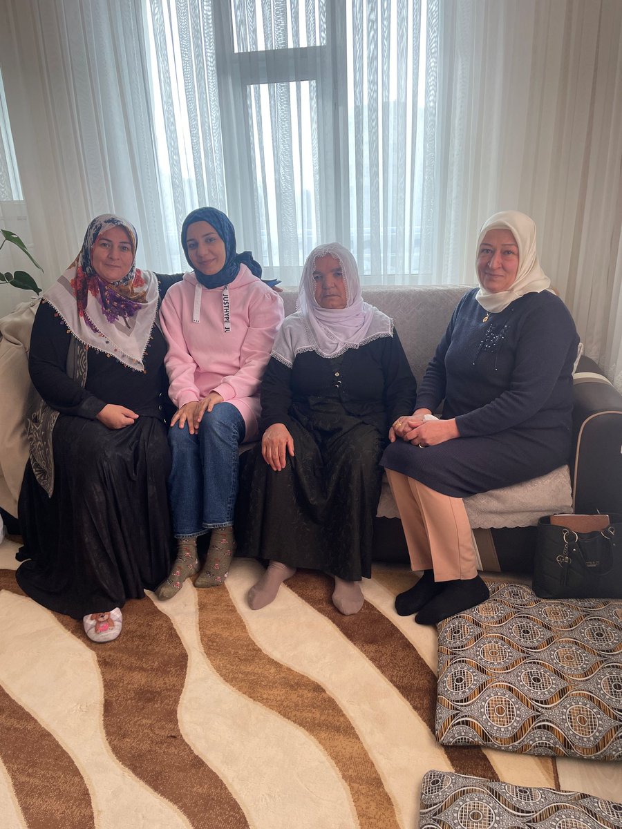 ipekyoluakkdn's tweet image. 📍HALİLAĞA MAHALLESİ 

İpekyolu İlçe Başkanımız  @YavuzKusanVan öncülüğünde, K.K Sosyal Politikalar Başkanımız  Tuğba BAŞTUĞ @bstgtugba65,ile;  Şehit Gazi Komisyon Başk. Gülhan ÖZDEMİR @Glhanzd67380813 #ULAR Şehit ailesini ziyarette bulundular. 
Şehitlerimizin ruhu şad olsun