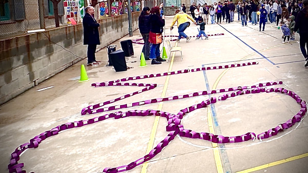 ieelisabets's tweet photo. Avui, des de l'escola, hem celebrat el Dia Internacional de la Dona, un dia per reconèixer els èxits i aportacions de les dones a la societat. Un pas més cap a la igualtat i el respecte per a tothom. #DiaInternacionalDeLaDona #DretsDeLesDones #Educació https://t.co/DPvWzkfXQ2