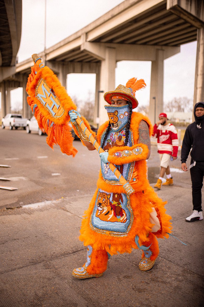 theeKT_'s tweet photo. I can sew a pretty suit even if I go blind! Mardi Gras ‘25 #Mohawkhunters #Flagboy 🪶 https://t.co/jBfflPtXIL