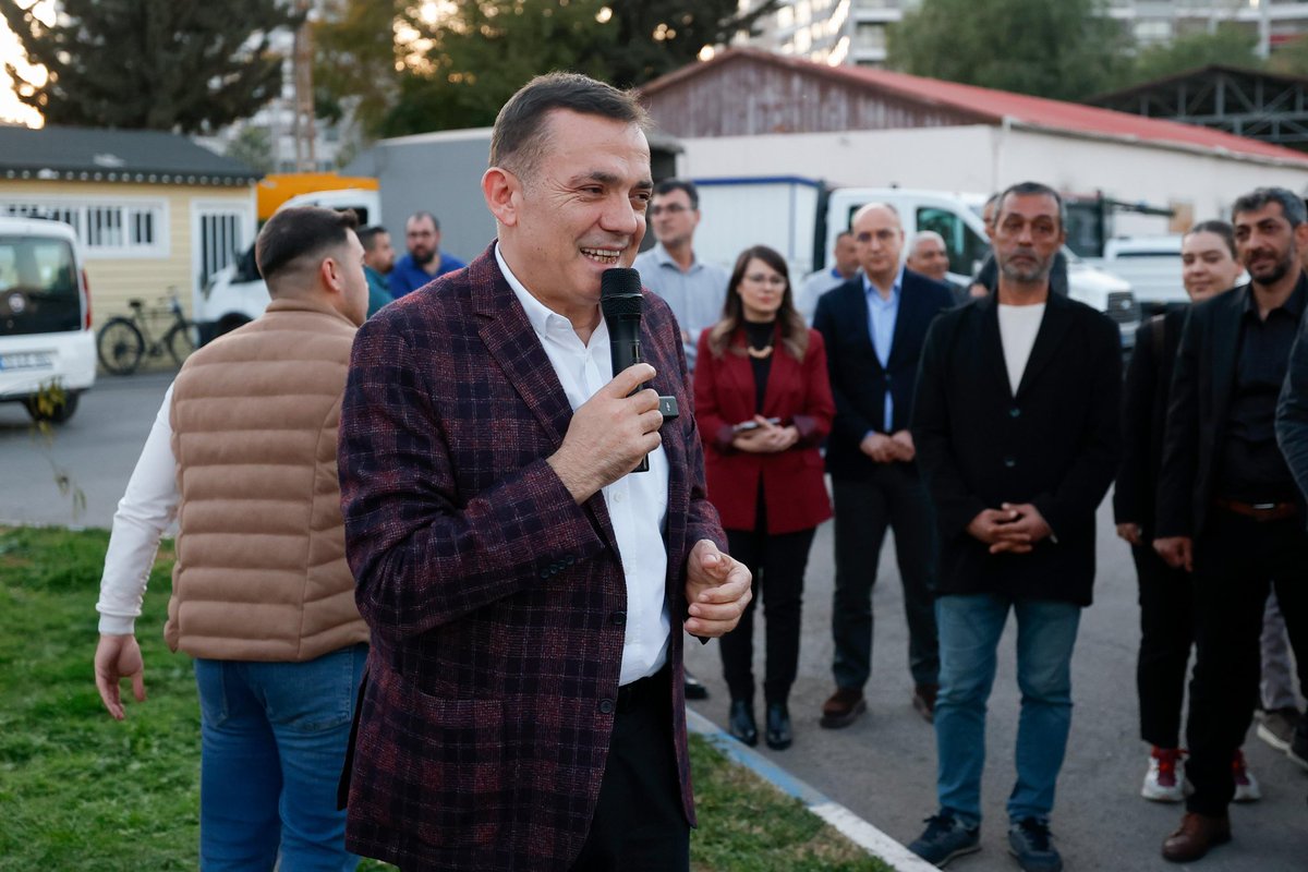 EczAOzyigit's tweet photo. Yenişehir ailemizin dayanışması, soframıza bereket katıyor.

Kentimiz için gece gündüz demeden emek veren mesai arkadaşlarımla iftar yemeğimizde buluştuk. https://t.co/AlRdXhsFpN