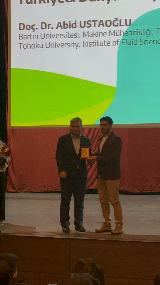 Bartın Üniversitesi Makine Mühendisliği Fakültesinden Doç. Dr. Abid Ustaoğlu, 7 Mart 2025 Cuma günü Kültür ve Sanat Merkezi'nde okulumuz öğrencilerine yönelik “Yenilenebilir Enerji – Güneş Enerjisinin Dünyadaki Yeri” konulu bir seminer verdi. Seminerde, yenilenebilir enerjinin +