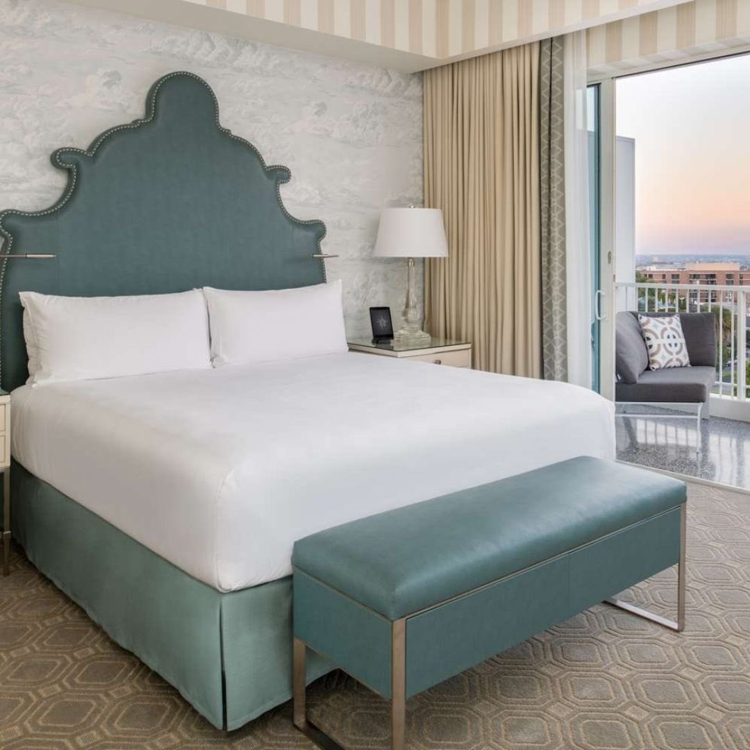 We are thrilled to announce that The Beverly Hilton  Hotel is the official hotel partner of the 25th anniversary of The Beverly Hills Film Festival!