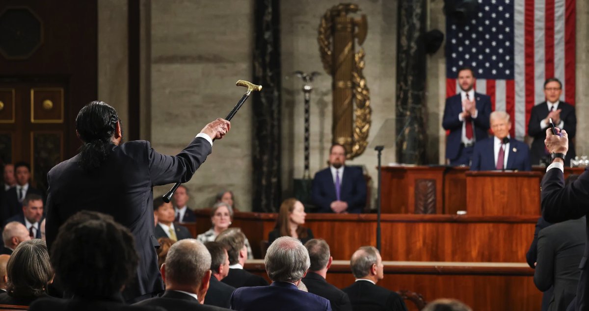 NathanJRobinson's tweet photo. The image of an elderly Black man raising his cane at the president, calling the Right out for cutting poor people's healthcare, and refusing to back down, is powerful. Instead of condemning Green, Dems should understand that he is an inspiring model for real resistance. https://t.co/4GTOKsWf3V