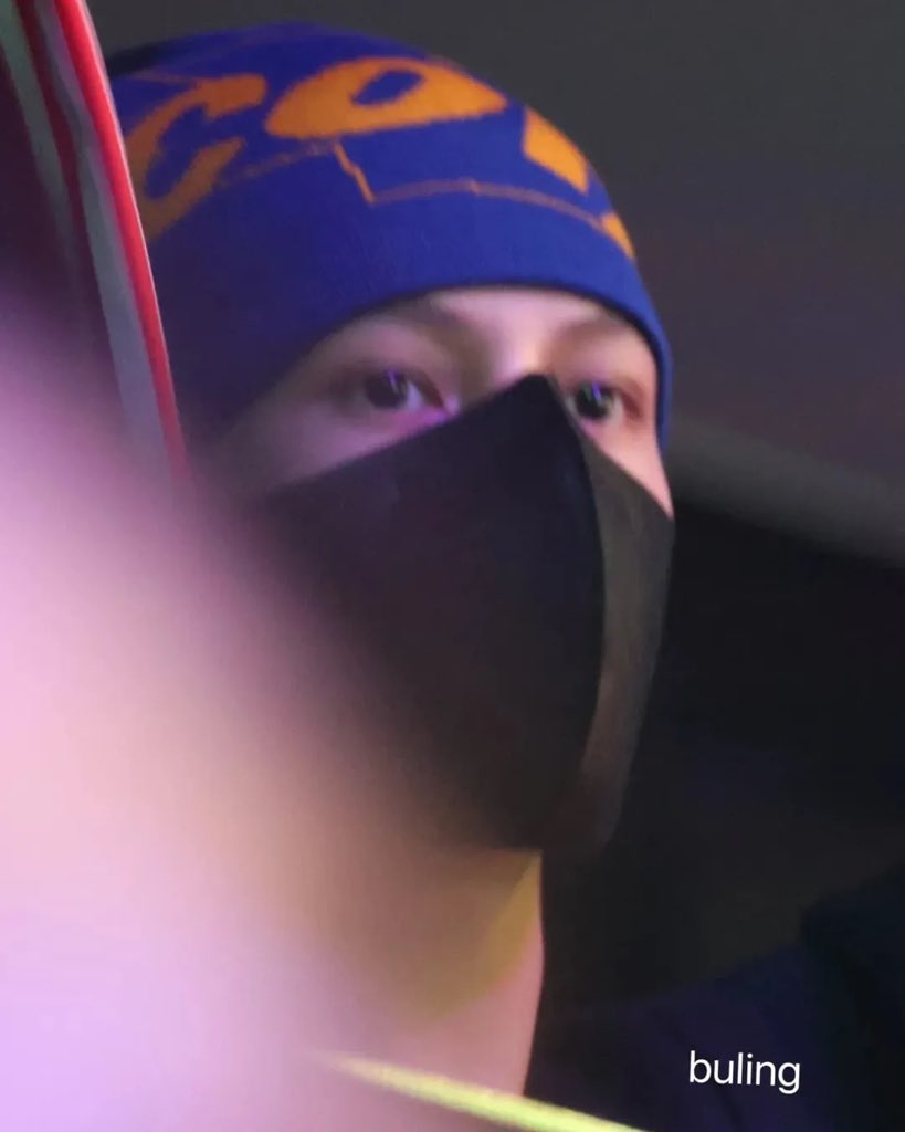 aaa finally we can see him again! we hope you always healthy james 💘

#JAMES #제임스 #bighitnbg