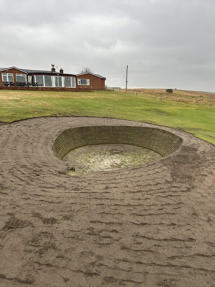 Apologies! I posted the wrong pic of the bunker at 18, that was the man eating Sarlacc from Star Wars and not the ball eating bunker of Appleby!