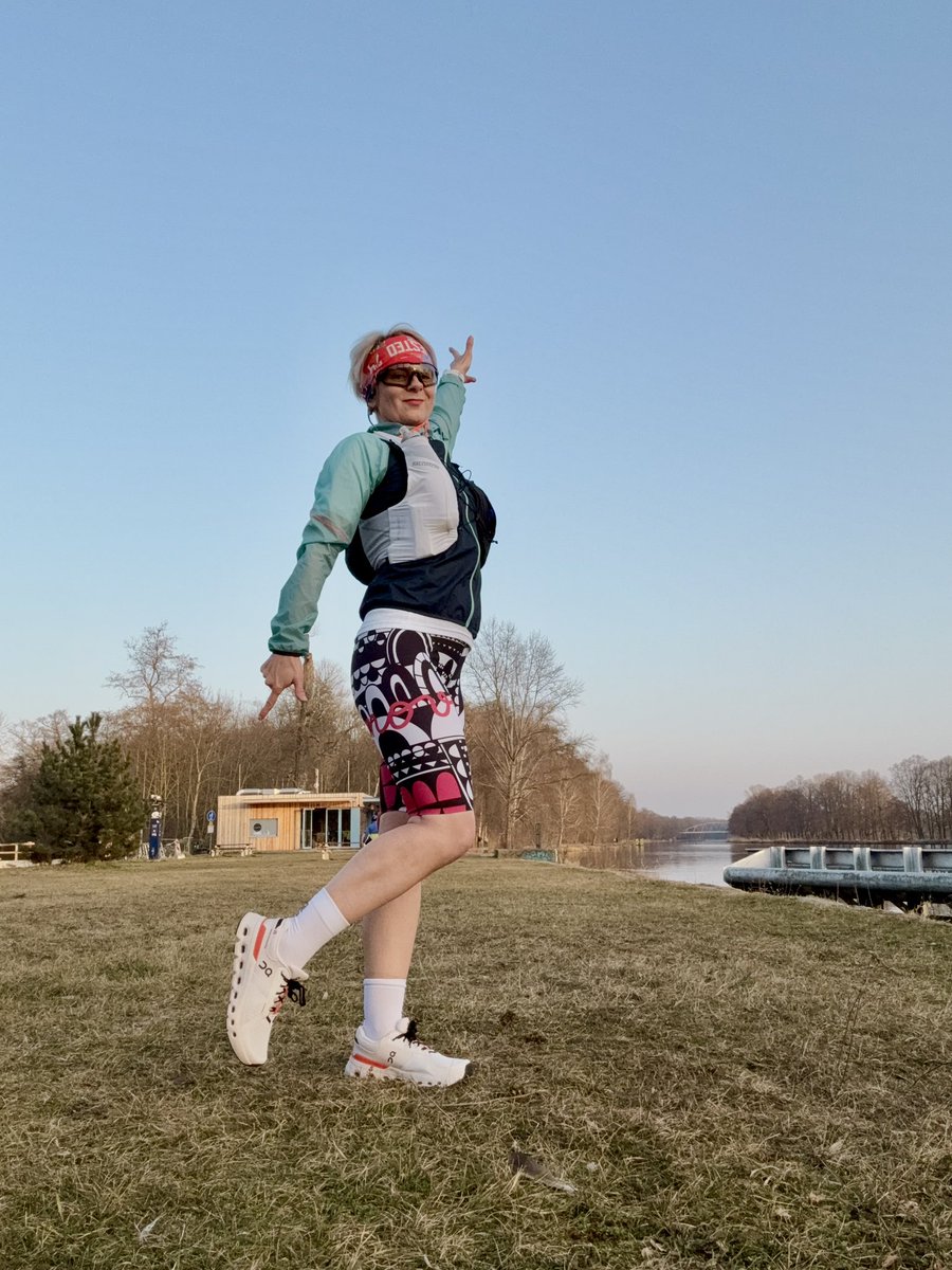 Lucias2106's tweet photo. První kraťasový výběh. První výběh s ON Cloudrunner2. To Slunce je tak nabíjející. A Poděbrady také. #running #podebrady https://t.co/VdgaNYHURa