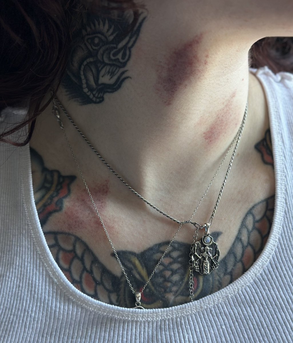 pvncture_ritual's tweet image. Romance isn't dead, its t4t