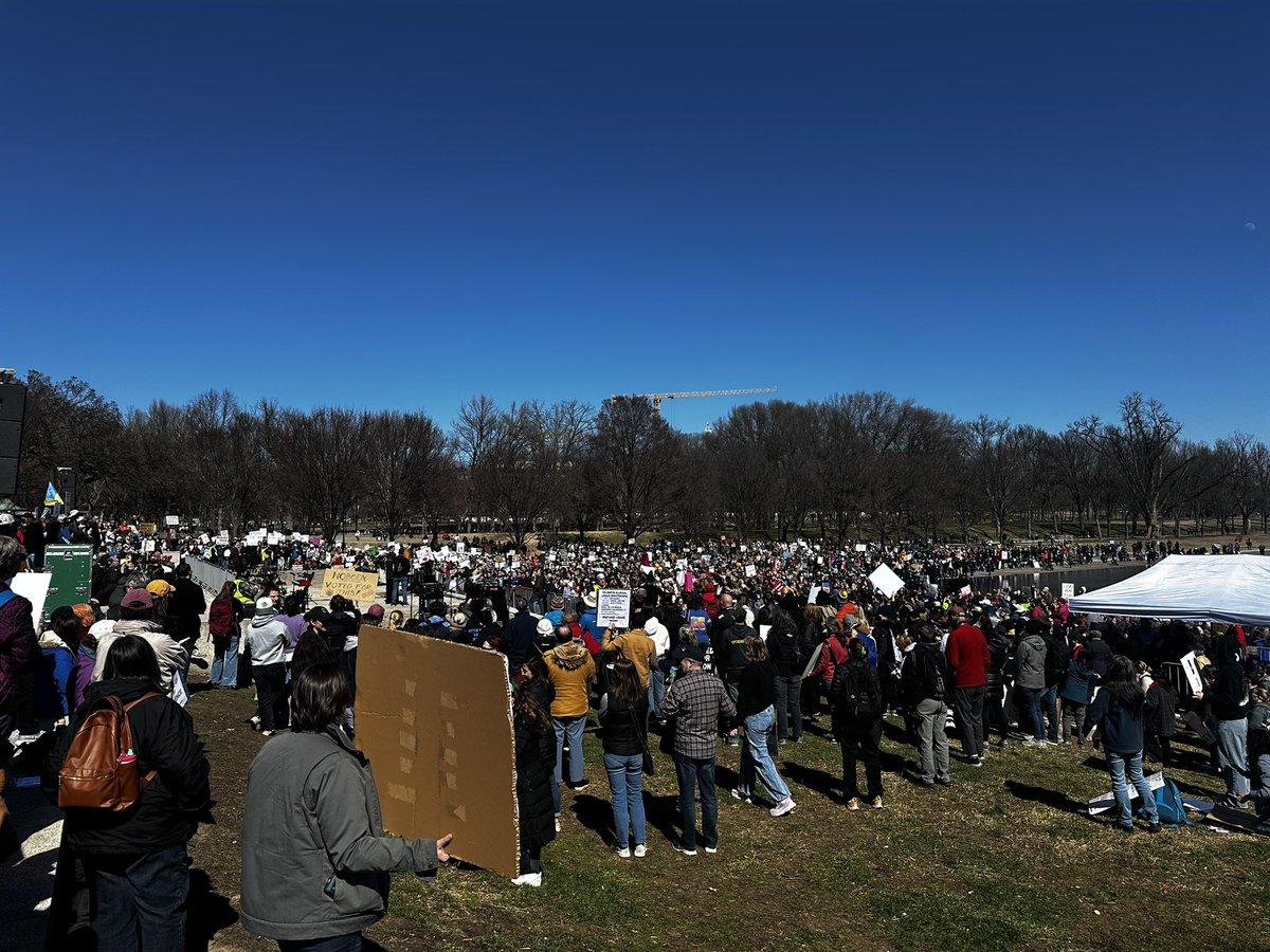 sublubber's tweet photo. The Lincoln Memorial today site of a rally for science! https://t.co/dMHcmaZcgf