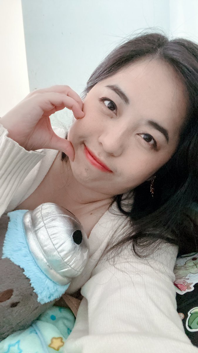 Did my makeup.
Thought I should share.
**shared**
#otakuden #ota #selfie