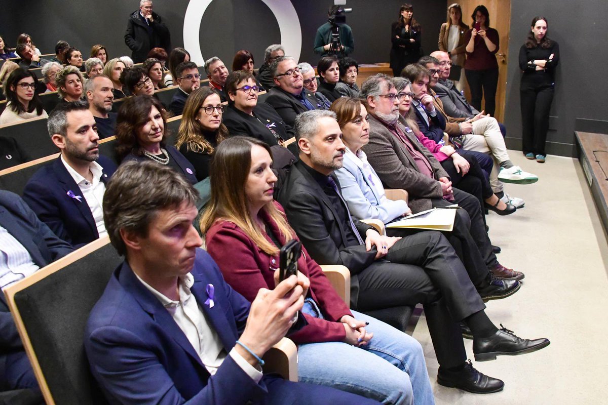 DiputacioGirona's tweet image. 🟣 Commemorem, conjuntament amb @gencat i @ajuntamentbas, el #8M, Dia Internacional de les Dones.

👩‍🌾 L'acte, que ha tingut lloc a @CanTronaCCN, s'ha dedicat a les dones que viuen al #mónrural. 

🎙️Hi intervé la vicepresidenta 3a de la #DdGi i presidenta de #Dipsalut, Maria Puig,