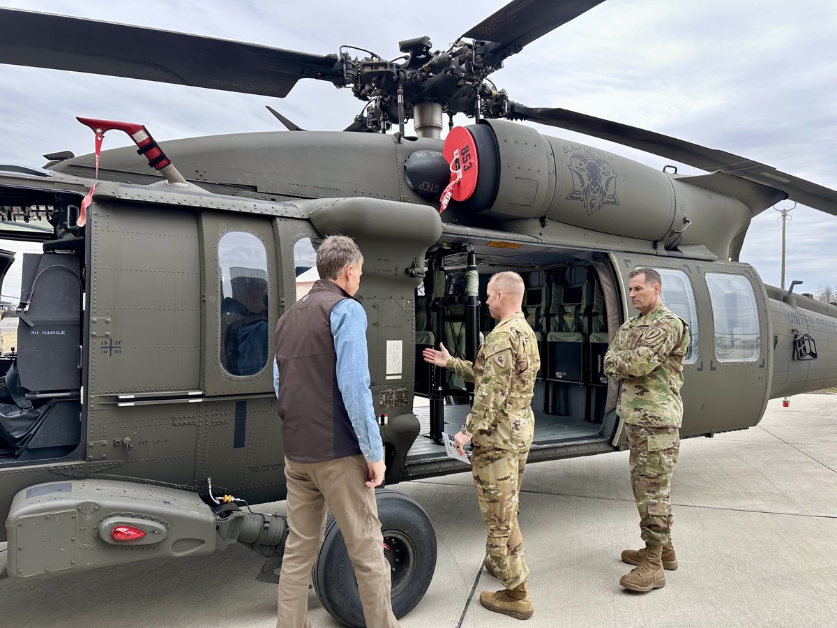 NationalGuardIN's tweet photo. Brig. Gen. Larry Muennich welcomed Rep. Jefferson Shreve to the Shelbyville Armory to meet our #HoosierGuard soldiers & tour the 38th Combat Aviation Brigade. Led by Col. Scott Oden, our #ArmyAviation team stands #AlwaysReady to defend at a moment’s notice. 🇺🇸 ✈️ #INNG https://t.co/kfOFgIhAnJ