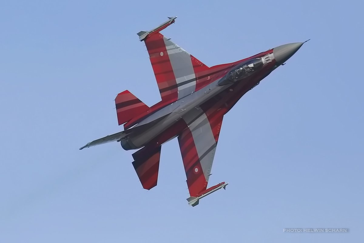 ScharnHelwin's tweet photo. Heute mal wieder nen Trip nach 🇩🇰 gemacht, Training Flying Display war angesagt. Vier #F35 flogen auch, aber nur die erstgelieferten🤔. #RDAF #Flyvevåbnet #F16 #HalfCentury https://t.co/QzB3G7h6yr