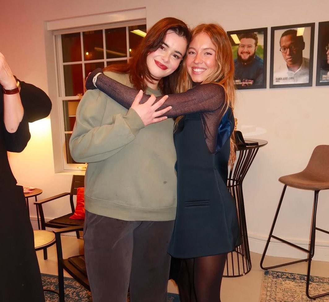 PopBase's tweet photo. ‘Euphoria’ stars Sydney Sweeney and Barbie Ferreira reunite in new photo. https://t.co/1AjXjKUtOZ