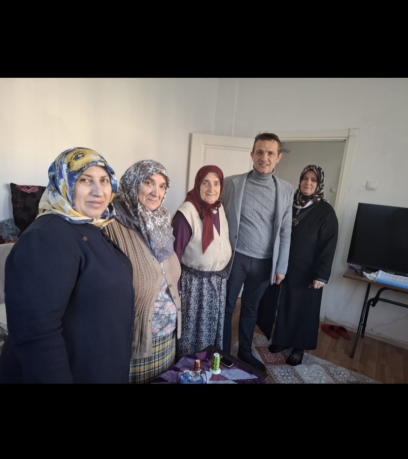 akkadinrize's tweet photo. AK Parti Rize İl Kadın Kolları Yönetimi, Merkez İlçe Yönetimi, Meclis Üyeleri ve Mahalle Başkanlarımızla birlikte mahallelerimizdeki ev ziyaretlerimize devam ediyoruz. Ramazan’ın ruhunu ve dayanışmanın sıcaklığını gönülden gönüle taşıyoruz. Ramazan ayınınız mübarek olsun. https://t.co/iET9IeYGp7