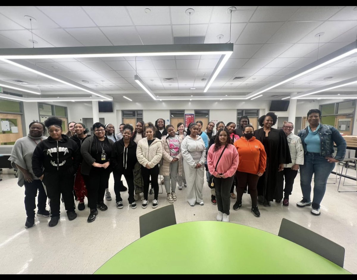 Her Voice, Her Power Mentoring celebrated Women's History Month at Benjamin Stoddert Middle by honoring Judge Makeba Gibbs Charles County Circuit Court, and Chef Debbie from Selby's. Chef Kendall came by to show his support. The girls enjoyed their stories of struggle and success