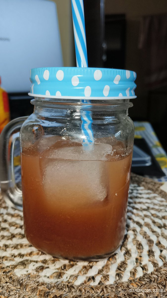 TheBaluu's tweet image. Grape juice🥤

Summer Special 🍇😍

Black Grapes+water+sugar Blend చేస్తే concentrated Grape juice Mixture వస్తుంది దాన్ని Filter చేసి juice ఫ్రిజ్ లో ఉంచి Ice cubes వేసుకుని తాగితే అధిపోదు?

Grape Precipitateలో కాస్త చక్కెరేసి 🍇Popsicle చేస్తే చూద్దాం😁🤩
#BaluCooks
#GrapeJuice