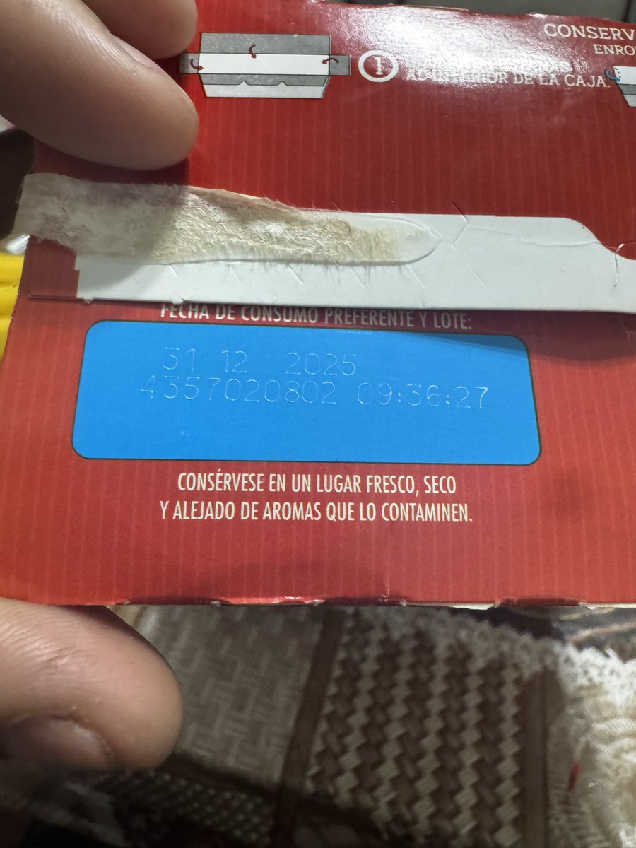 OttoLunna's tweet photo. En la última caja de cereal cheerios miel que adquirimos notamos un sabor extraño, como a humedad, desconozco en cuántas plantas de México se produzca este cereal, su empaque estaba en perfectas condiciones al momento de adquirirlo @NestleMX https://t.co/0WnZm0gezE