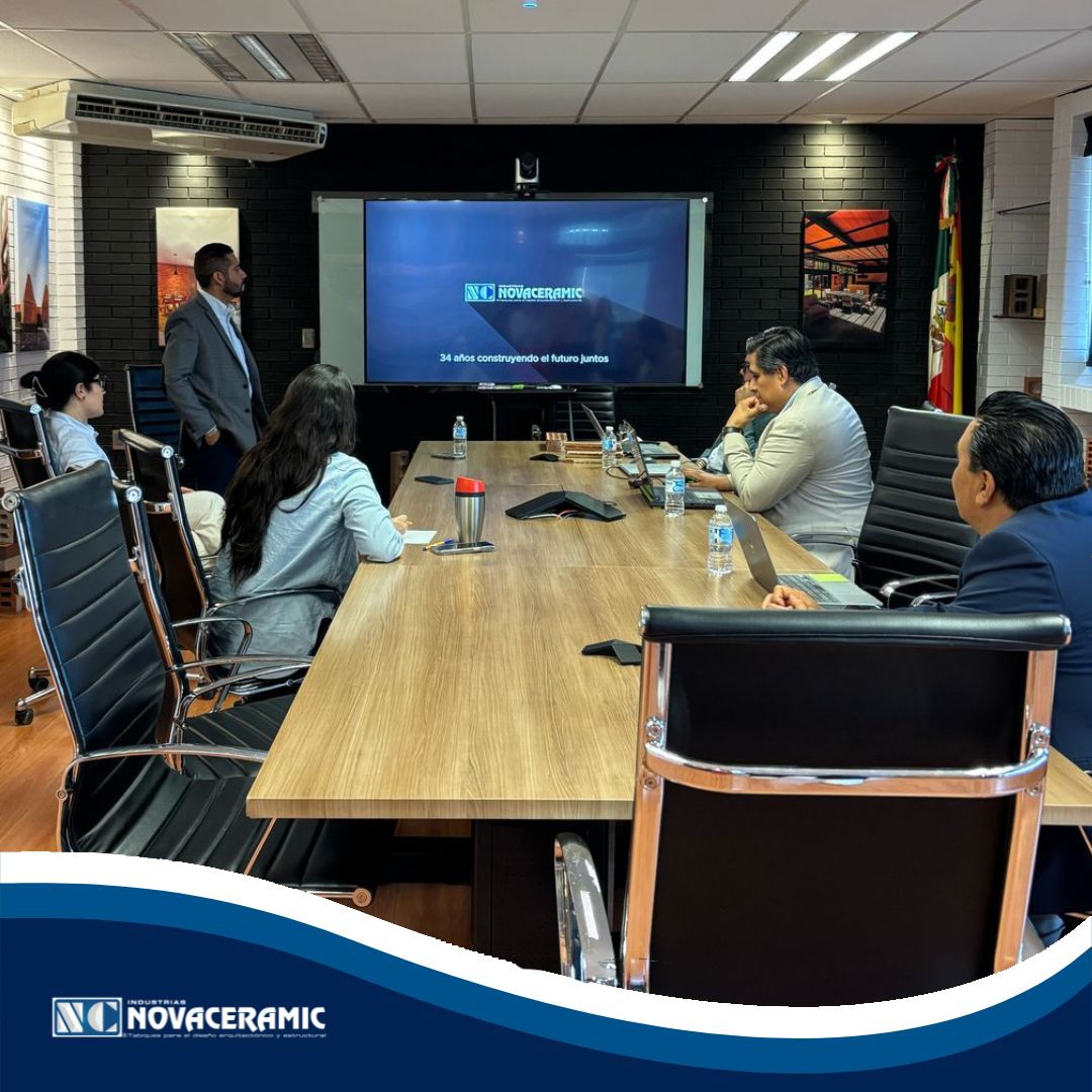 🧱 Seguimos desarrollando iniciativas que generen un impacto positivo en la comunidad, ¡Se vienen grandes proyectos! 
👩 Gracias Diputada Aurora Villeda Temoltzin por creer y confiar en Novaceramic. 💪