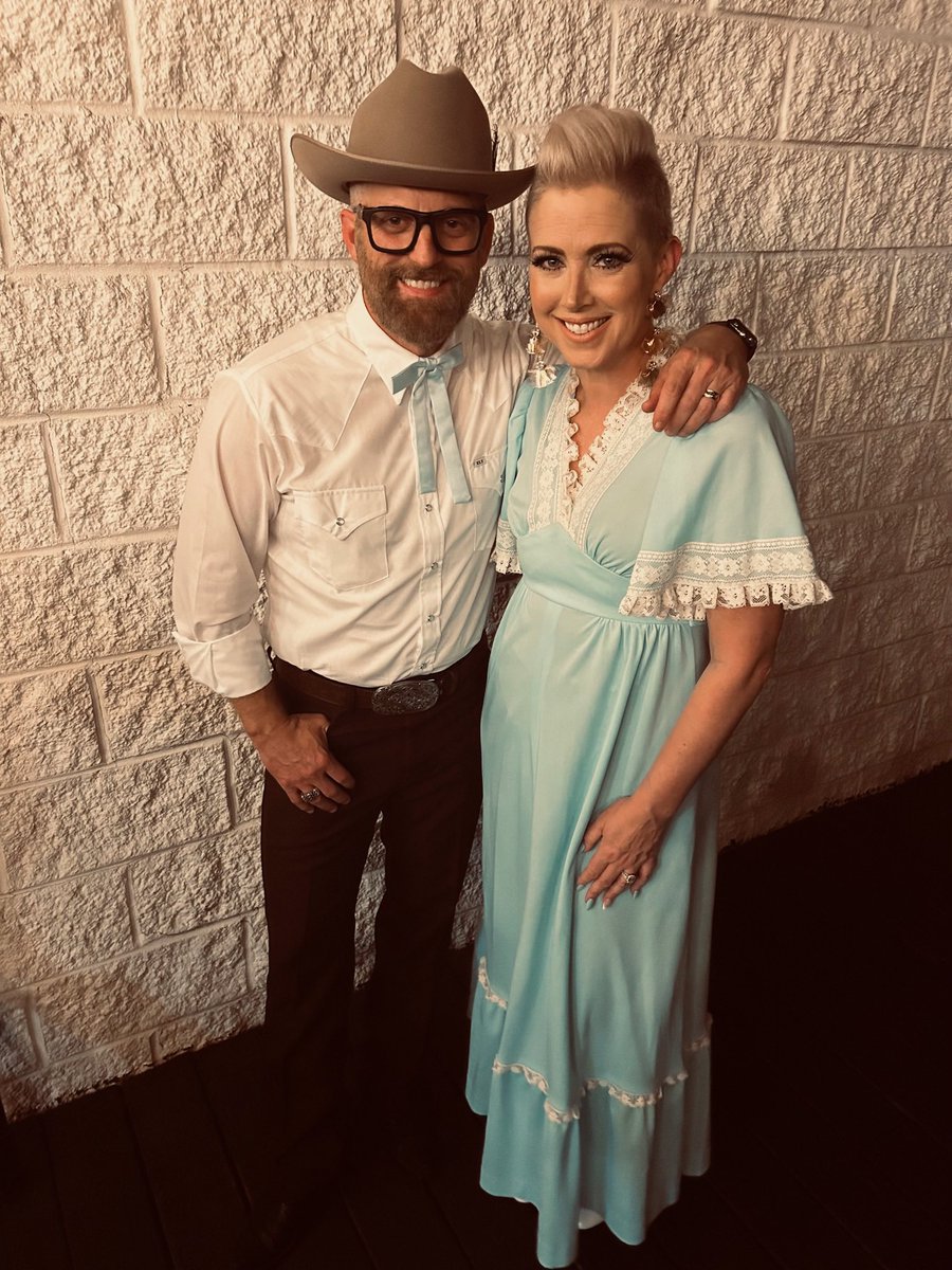 ShawnaTMusic's tweet photo. Did y’all know my husband, Keifer produced my album “Lean On Neon”?
Available on @sunrecordcompany at https://t.co/TFTWRYgOw6
#shawanthompson #keiferthompson #thompsonsquare #leanonneon #togetheragain #sunrecords #traditionalcountry https://t.co/RCHTsy9N8n