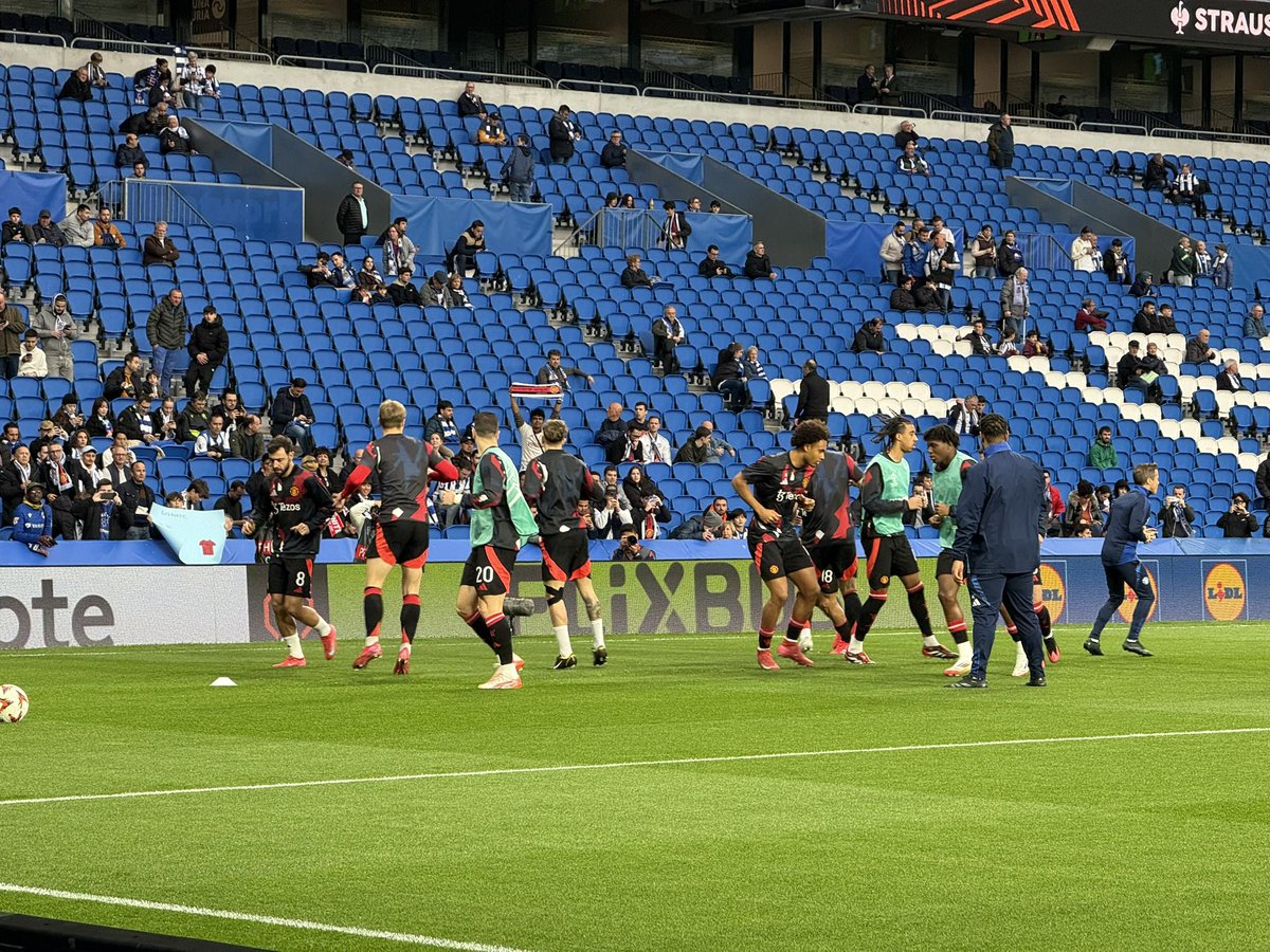 daniil_shulgin's tweet image. Yesterday night I had a great experience watching my favourite team live at the stadium!🏟️⚽️ First game I saw @ManUtd players so close.