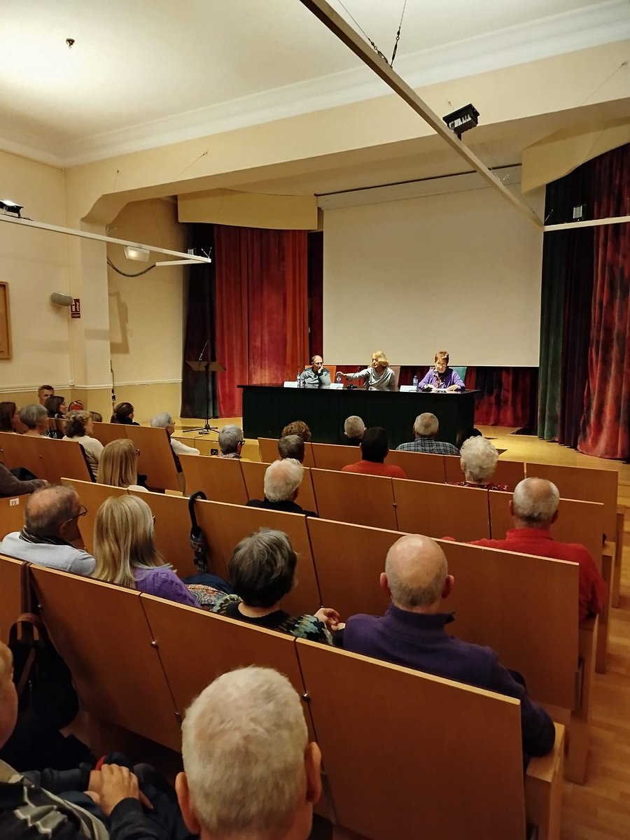 Empar Pont🎗️ (@emparp) on Twitter photo Escoltant <a href="/PITICAPELLA/">ANGELINA CAPELLA</a> dins del marc del #8M2025 "Les dones mouen muntanyes " En directe al canal YouTube del <a href="/centredelectura/">Centre de Lectura</a> #reus Escoltant <a href="/PITICAPELLA/">ANGELINA CAPELLA</a> dins del marc del #8M2025 "Les dones mouen muntanyes " En directe al canal YouTube del <a href="/centredelectura/">Centre de Lectura</a> #reus