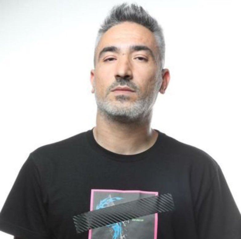 Beklentilerimizin kavşağında durmuş şarkılar bekliyoruz 

Teaser 🙏

<a href="/sagopakajmerrap/">Sagopa Kajmer</a> 
#sagopakajmer