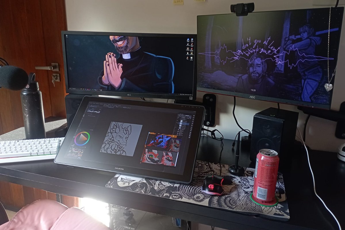Hi guys :) 
I came here just to thank you all for the support and the trust in me I started selling commissions 4 years ago and now I was finally able to got myself my dream display. +